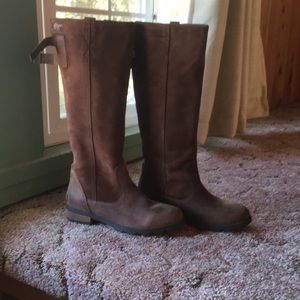 Tall Sorel Emelie Boots, Size 7.
